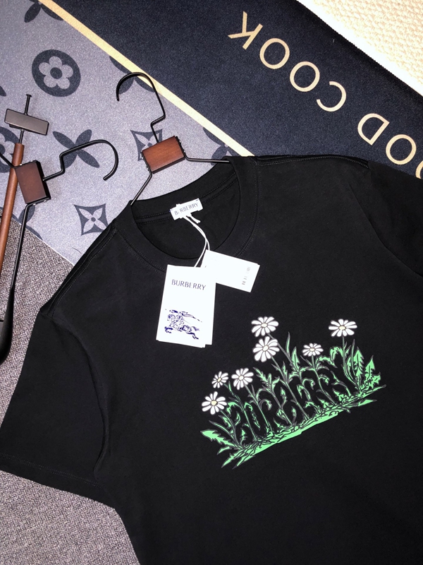 ブランドTシャツ側面デザイン